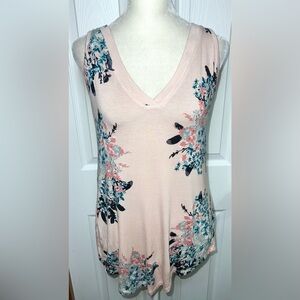 Maurices 24/7 Tank Top Sleeveless Blouse Floral Peach Pink Lightweight V Neck S